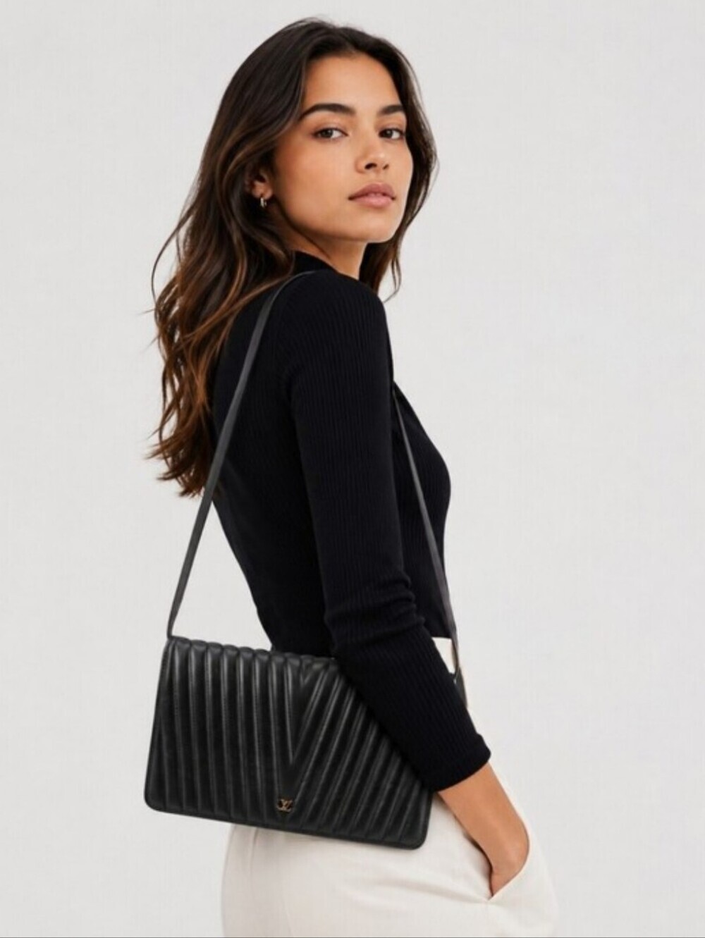 Valentino Black Leather Crossbody Clutch Chevron Pattern V Logo Vintage + COA - Picture 15 of 15